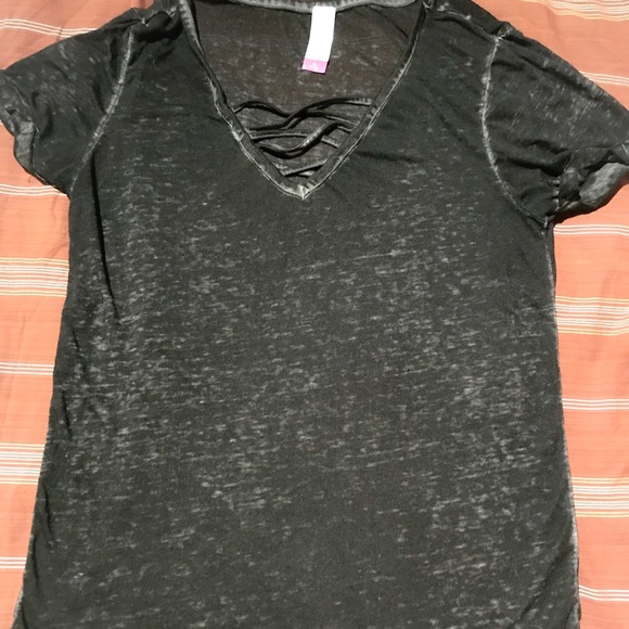 No Boundaries Women’s Casual Top - Picture 2 of 3